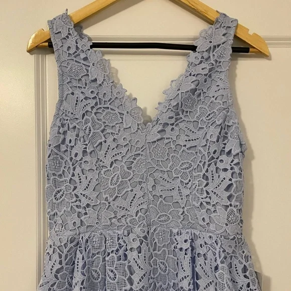 NWT Astr The Label Periwinkle blue floral cutouts midi dress - Picture 3 of 6